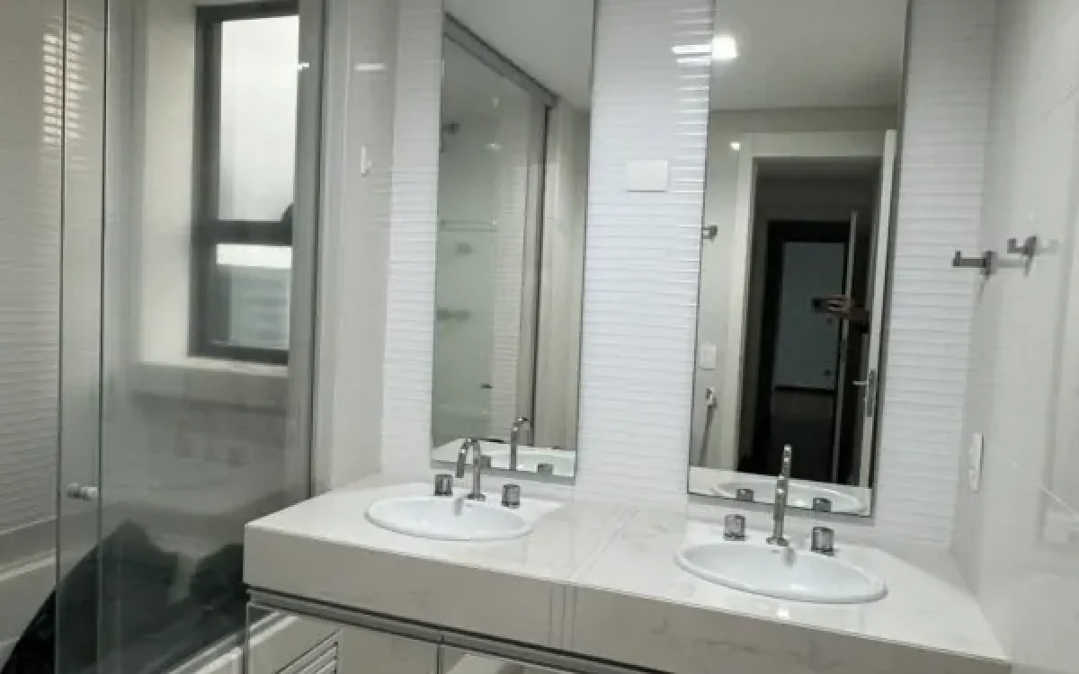 Banho com hidro Apartamento de 4 Quartos, com 3 vagas, para alugar por R$12.000,00, no Condomínio Alameda, Vila da Serra