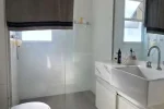 Banho suíte Apartamento mobiliado para alugar no Vila da Serra condominio Metropole