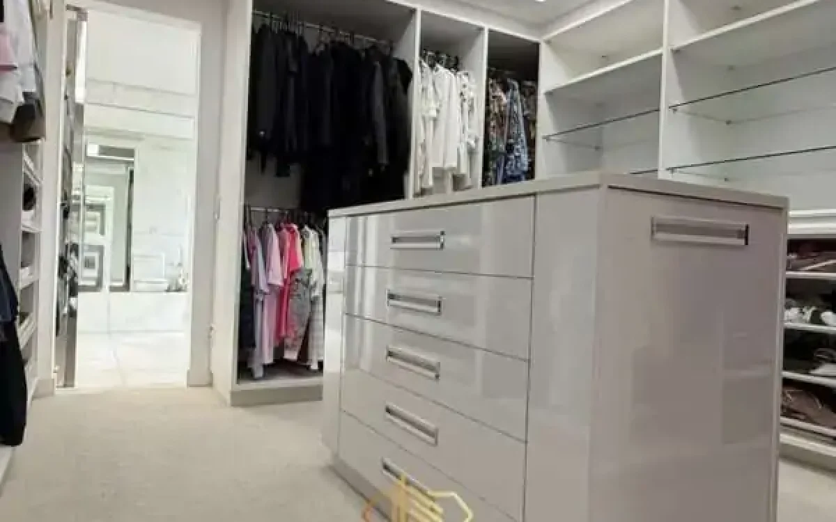 Closet Apartamento de 510m² à venda no Green Garden Vila da Serra