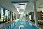 Piscina coberta Apartamento de 4 Quartos, com 3 vagas, para alugar por R$12.000,00, no Condomínio Alameda, Vila da Serra