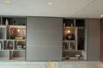 Sala de estar com estante moderna Apartamento de 510m² à venda no Green Garden Vila da Serra