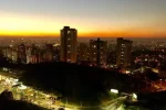 Vista noturna Apartamento mobiliado de 4 Quartos para aluguel no Olympus Vila da Serra